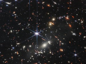 Dlaczego w kosmosie jest tak ciemno mimo niewyobrażalnej liczby gwiazd?  