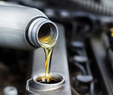 Dlaczego w silniku przybywa oleju? To sygnał poważnych problemów