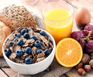 Dlaczego warto jeść śniadanie? Pięć ważnych powodów