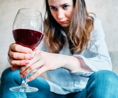 Dlaczego warto ograniczyć alkohol? Uchronisz się przed wrzodami i niewydolnością wątroby