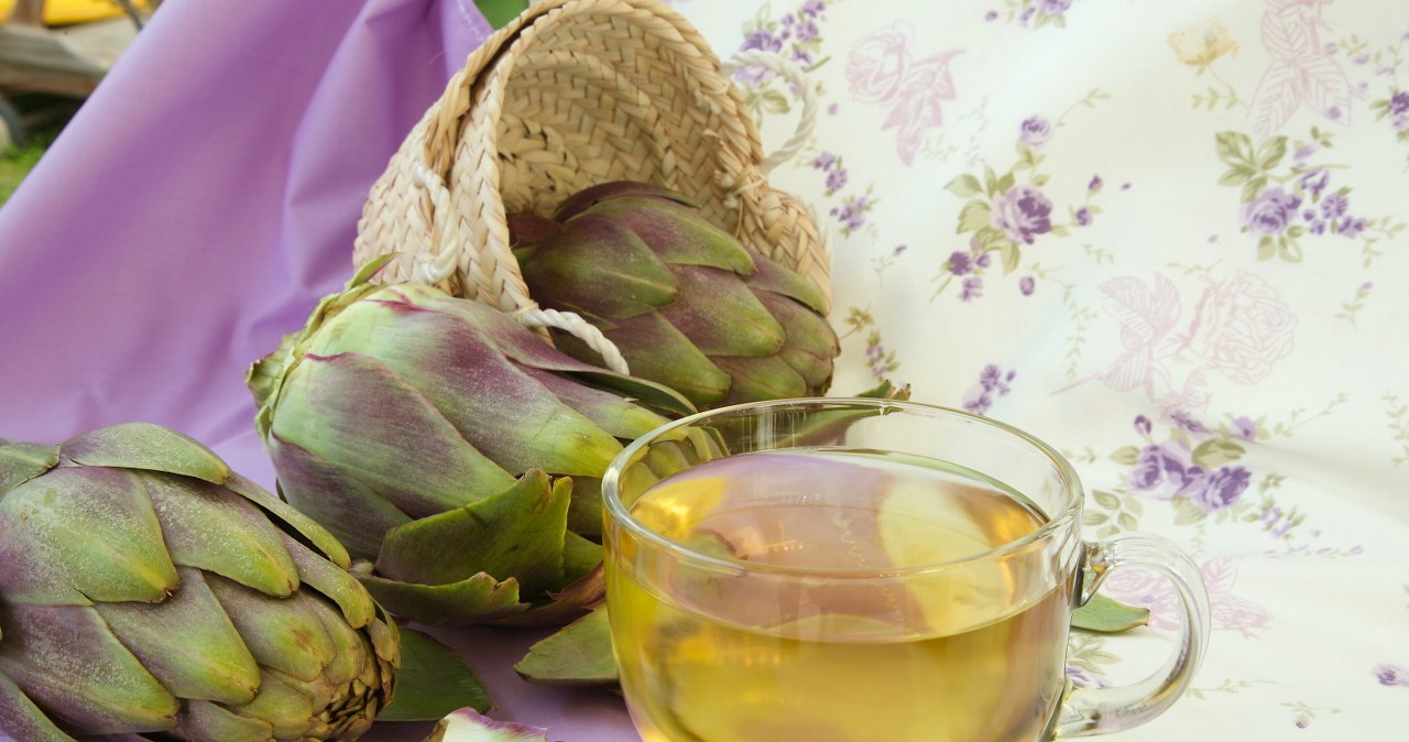 Dlaczego warto pić herbatę z karczocha? Działa nie tylko na wątrobę /123RF/PICSEL