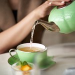 Dlaczego warto pić zieloną herbatę? Poznaj niezwykłą moc leczniczego naparu