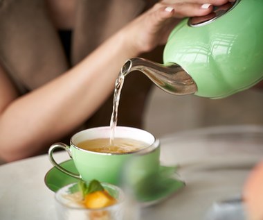 Dlaczego warto pić zieloną herbatę? Poznaj niezwykłą moc leczniczego naparu