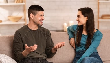 Dlaczego z niektórymi ludźmi od razu łapiesz kontakt? Naukowcy to zbadali
