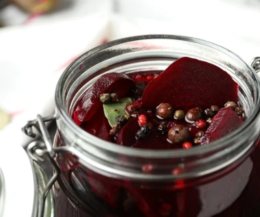 Dlaczego zakwas z buraków zrobił się gęsty? Nie wyrzucaj, możesz go uratować