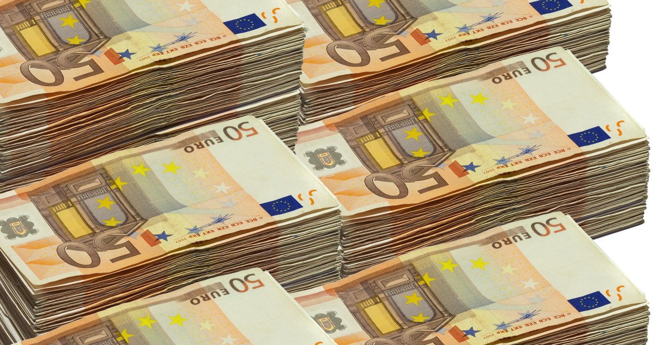 Dlaczego zarabiamy cztery razy mniej niż średnia UE? /123RF/PICSEL