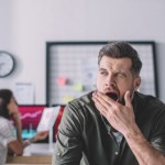 Dlaczego ziewanie jest zaraźliwe? Sprawdź, co robi twój mózg