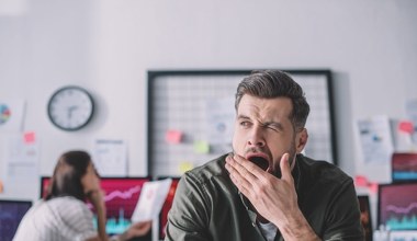 Dlaczego ziewanie jest zaraźliwe? Sprawdź, co robi twój mózg