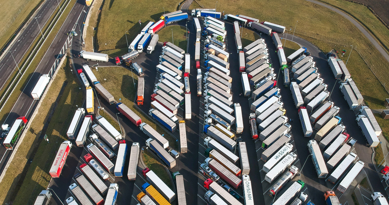 Dług branży transportowej wzrósł bardzo dynamicznie /Łukasz Solski /East News