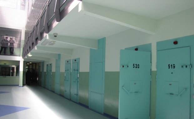 Długa droga do procesu. "Łowca nastolatek" wciąż czeka na rozprawę 