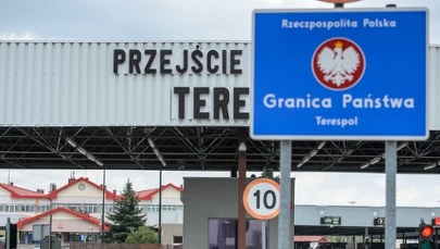 Długa kolejka na przejściu granicznym w Terespolu