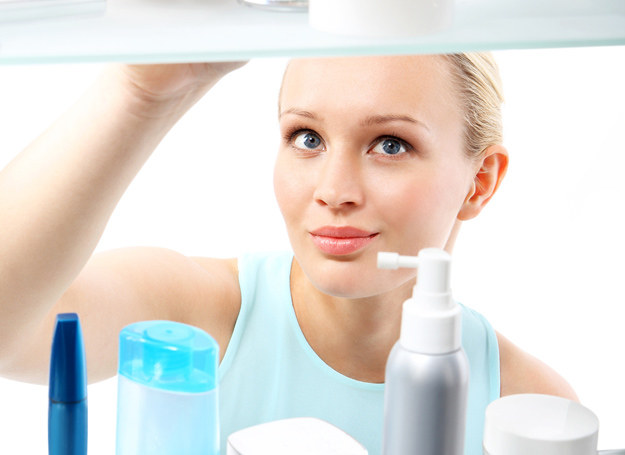 Długa lista składników danego kosmetyku to ryzyko uczulenia, niepożądanych reakcji. /materiały prasowe