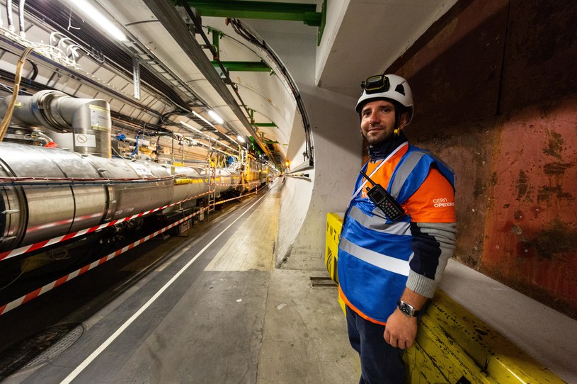 Długi na 27 km tunel Wielkiego Zderzacza Hadronów (LHC) podczas trzech lat przerwy w pracy można było zwiedzić /Ronald Patrick/Getty Images /Getty Images
