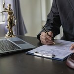 Długi po dziadkach. O tym muszą pamiętać rodzice, by wnuki nie miały problemów