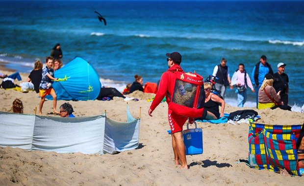 ​Długi weekend bez kąpieli w morzu. Czerwone flagi na wybrzeżu Bałtyku