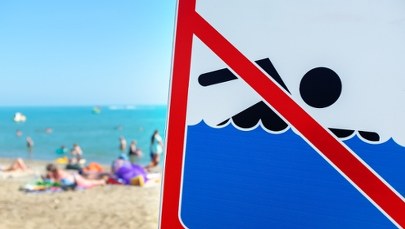 Długi weekend nad polskim morzem. Na trójmiejskich plażach upał i sinice