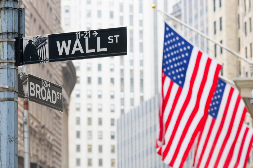 Długi weekend w USA nie zmienił nastawienia inwestorów do notowanych na Wall Street spółek /123RF/PICSEL