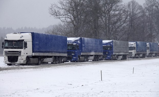 Długie kolejki tirów przed przejściami granicznymi na Podlasiu