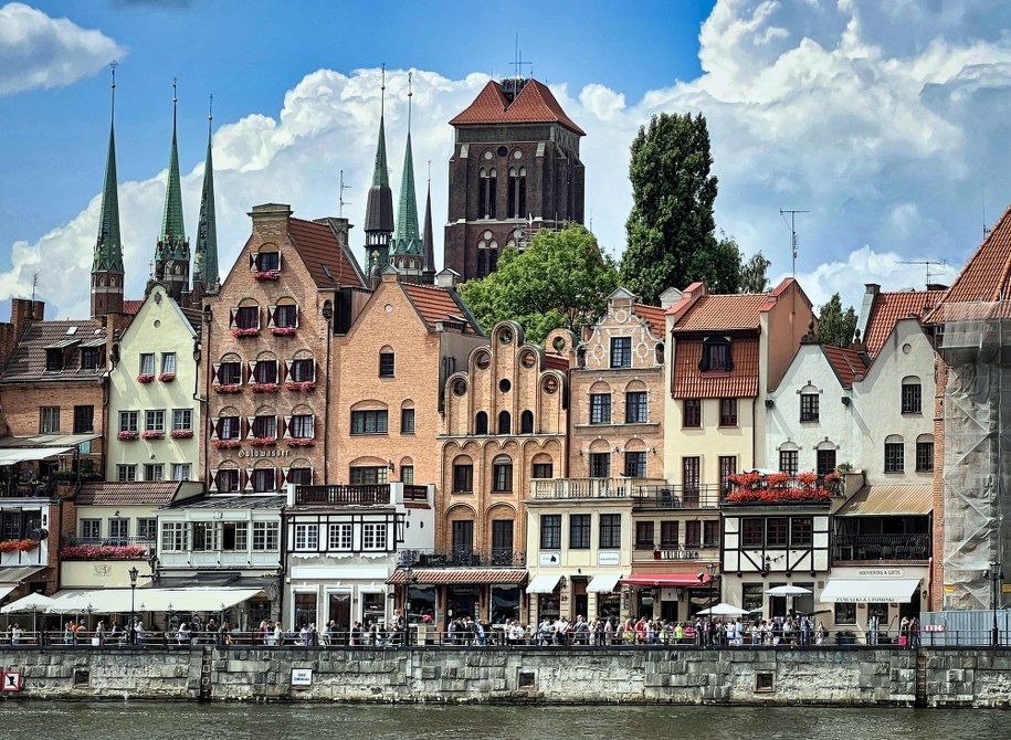 Długie Pobrzeże - widok na kamieniczki /Jerzy Ochoński   /PAP