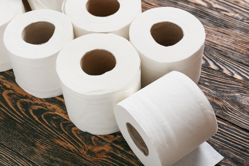 Długość papieru toaletowego możemy obliczyć, stosując prostą zasadę /123RF/PICSEL