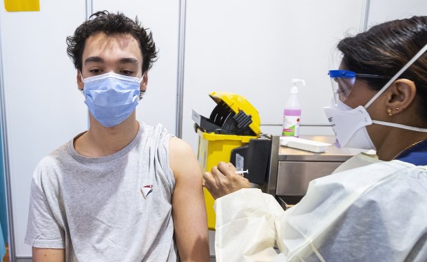 Długoterminowe konsekwencje Covid-19. W pełni zaszczepieni mniej narażeni