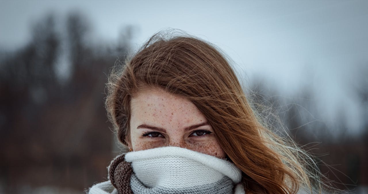 Długotrwała ekspozycja na smog osłabia naturalną barierę ochronną, przez co do wnętrza organizmu łatwiej przenikają patogeny i toksyny /Pavel Polyakov /pexels.com