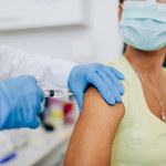 Dłuższa ważność certyfikatu covidowego po przyjęciu trzeciej dawki szczepionki 