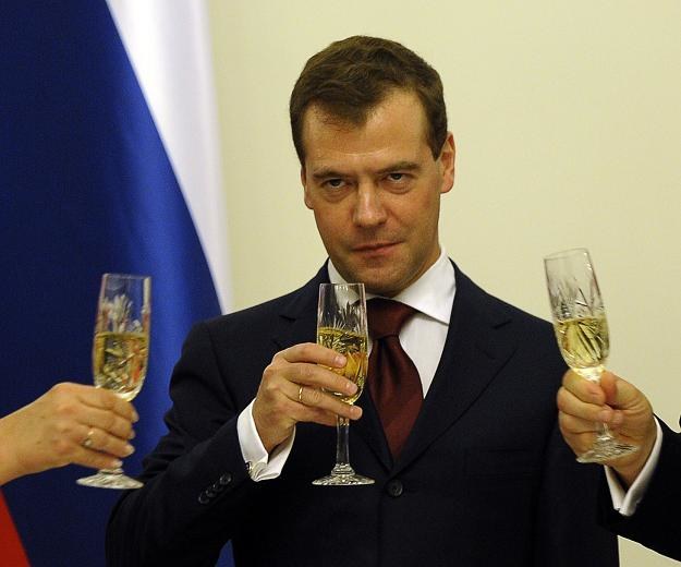 Dmitri Miedwiediew, prezydent Rosji. Ma powody do radości... /AFP