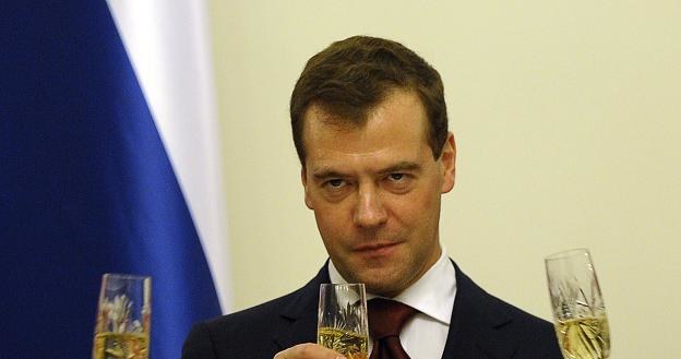 Dmitri Miedwiediew, prezydent Rosji. Ma powody do radości... /AFP
