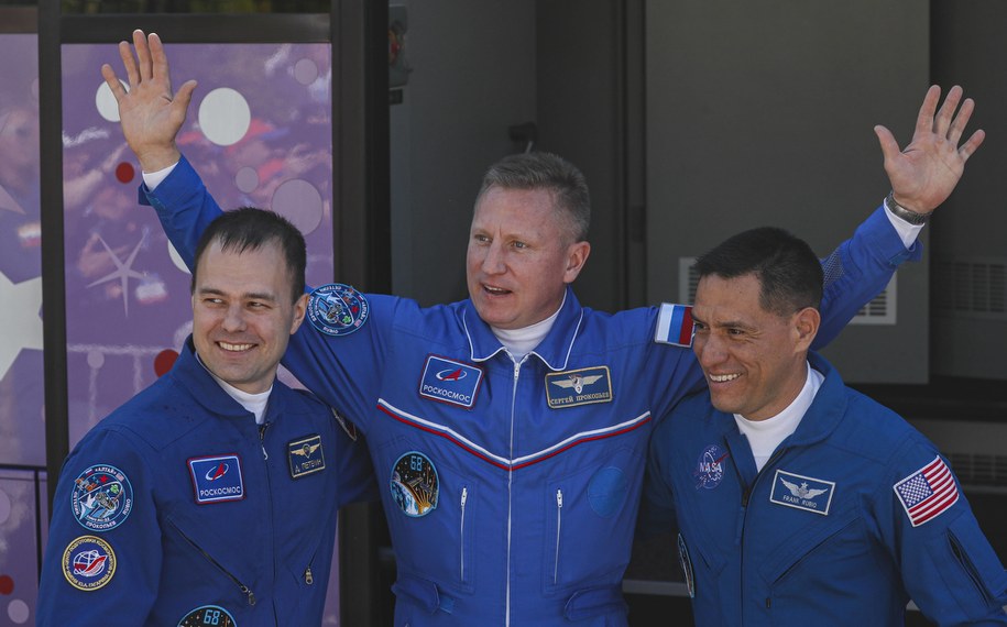 Dmitri Petelin, Sergiej Prokopiew i Franciso Rubio /YURI KOCHETKOV /PAP/EPA