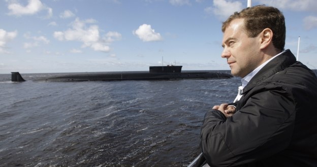 Dmitrij Miedwiediew podziwia okręt Siewierodwińsk /AFP