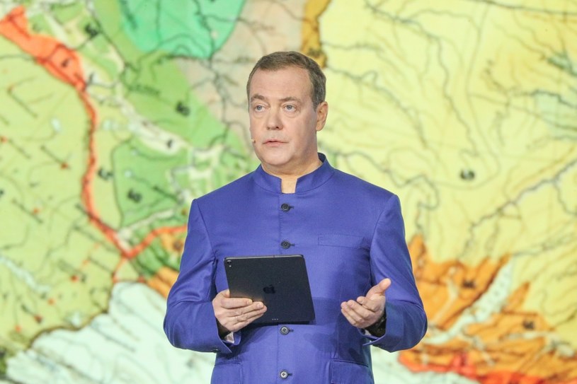 Dmitrij Miedwiediew pokazał absurdalną mapę. Polskie MSZ odpowiada 