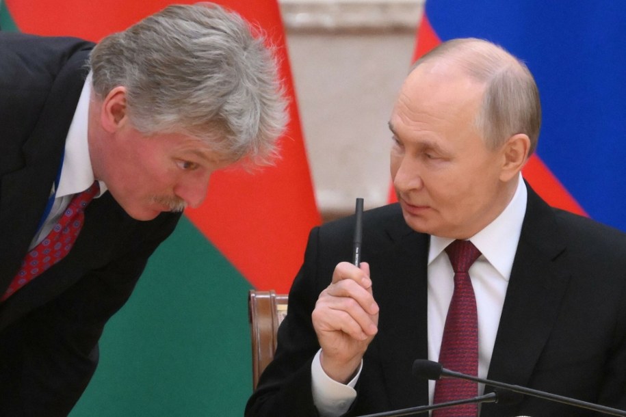Dmitrij Pieskow i Władimir Putin /GRIGORY SYSOYEV/AFP/East News /East News