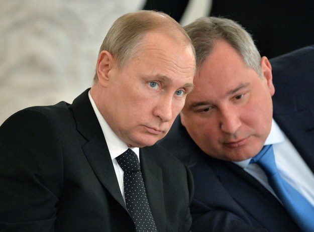 Dmitrij Rogozin i Władimir Putin /ALEXEI DRUGINYN  /PAP/EPA