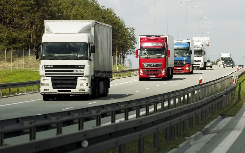 Dni ciężarówek i autobusów napędzanych silnikami Diesla są już w Unii Europejskiej policzone /Tomasz Jodlowski /Reporter