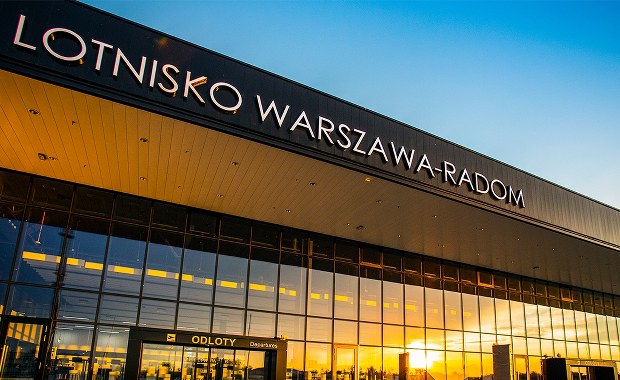 Do 15 maja darmowe przejazdy shuttle busami między Okęciem a lotniskiem w Radomiu