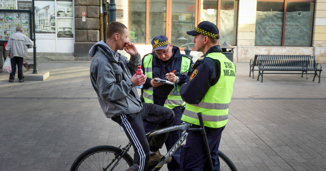 Do 1500 zł za jazdę rowerem bez uprawnień. Straż miejska zyskała nowe narzędzie do walki z niesfornymi nastolatkami na rowerach /Piotr Kamionka/ REPORTER /East News