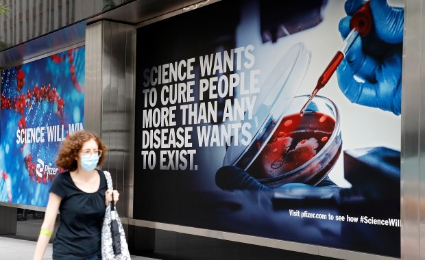 Do 8 lat więzienia za zakażenie koronawirusem. Ministerstwo Sprawiedliwości proponuje zmiany  