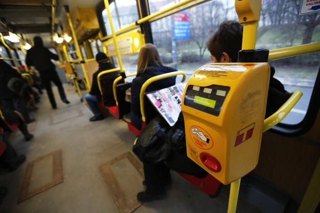 Pobili policjanta w autobusie. Są zarzuty dla braci z Warszawy