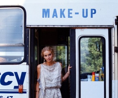 Do charakteryzacji zużyto: 1000 szminek, 10 kg pudru kosmetycznego, 40 kompletów cieni, 1000 opakowań lakieru do włosów i 500 pudełek kremu ochronnego.

Użyto także 150 bród, 400 peruk, 100 półperuk, 150 warkoczy i splotów pojedynczych oraz 60 tupecików.