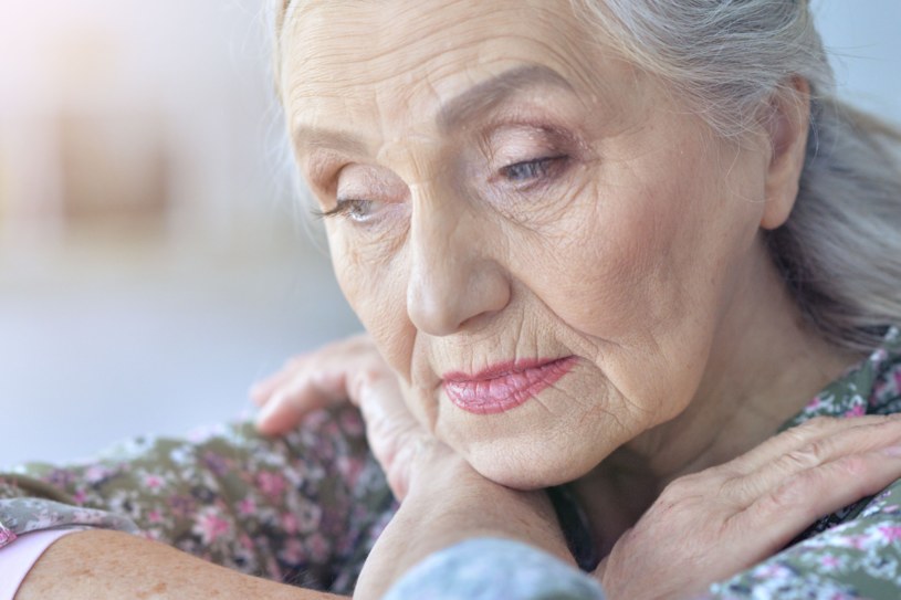 Do chorób wieku starczego zalicza się demencję, osteoporozę, zaćmę czy częściową utratę słuchu /123RF/PICSEL