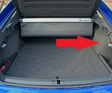 Do czego służy czerwona linka ukryta w bagażniku samochodu?