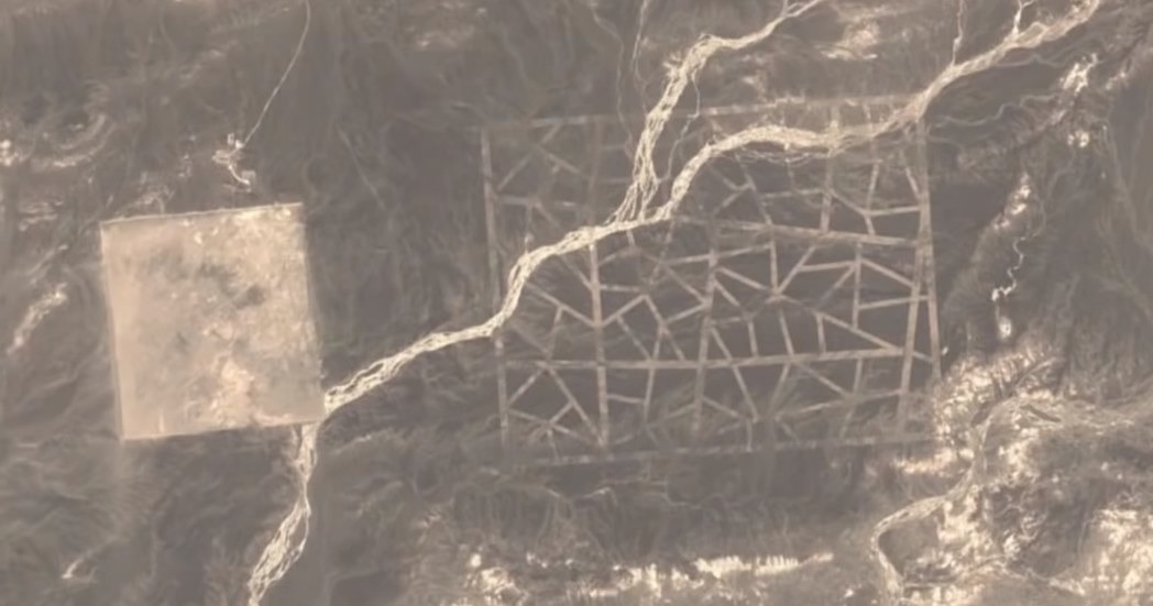 Do czego służy dziwny obiekt zbudowany przez Chińczyków na pustyni Gobi? /YouTube