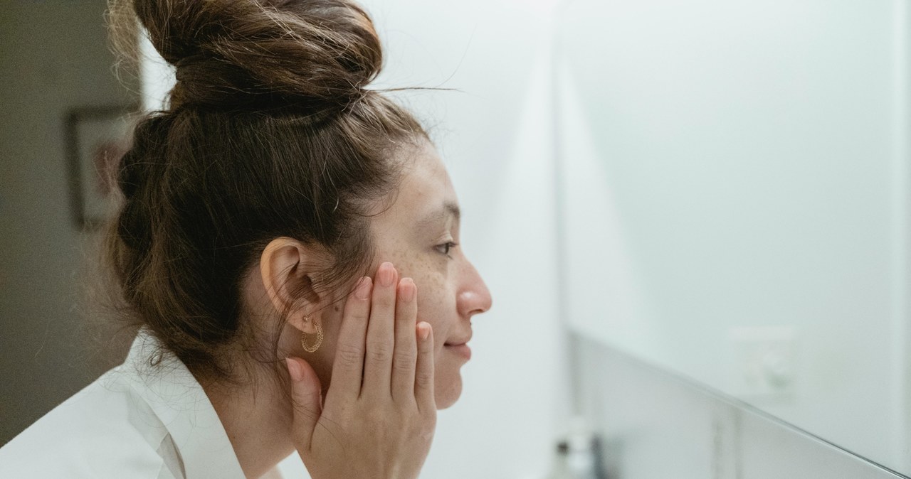 Do demakijażu nie potrzebujesz płynu micelarnego z drogerii /Miriam Alonso /pexels.com