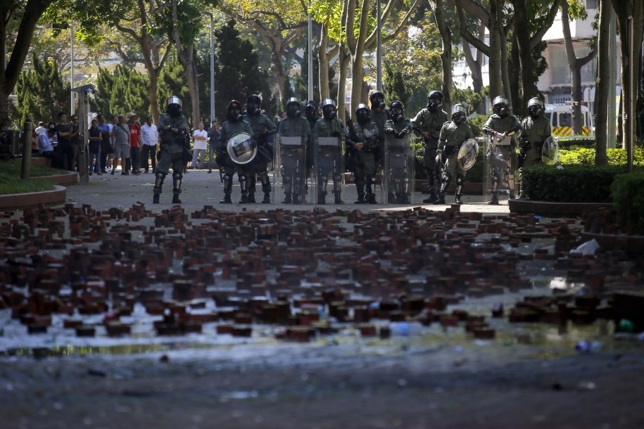Do eskalacji protestów doszło po postrzeleniu jednego z demonstrantów ostrą amunicją w czasie starć 11 listopada / 	FAZRY ISMAIL    /PAP/EPA