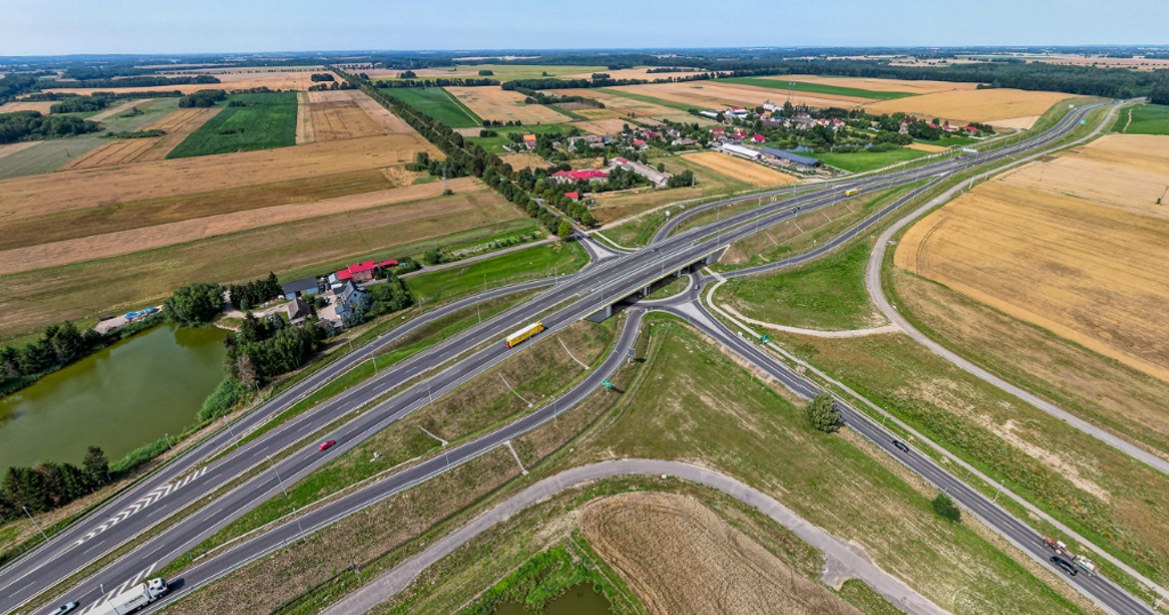 Do GDDKiA wpłynęło aż 12 ofert, a najniższą o wartości ok. 614,9 mln zł złożyła firma Polaqua. /GDDKiA