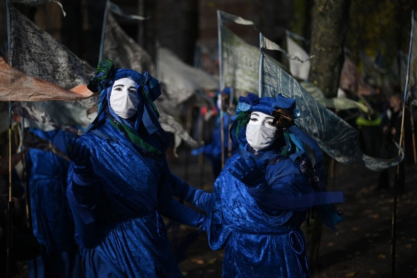 Do Glasgow przyjechali również aktywiści klimatyczni z Extinction Rebellion. Polskich aktywistów będzie reprezentował m.in. Młodzieżowy Strajk Klimatyczny /DANIEL LEAL-OLIVAS /AFP