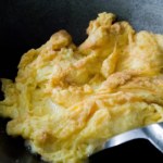 Do jajecznicy nie dodaję masła. Z tym dodatkiem jest jeszcze bardziej kremowa