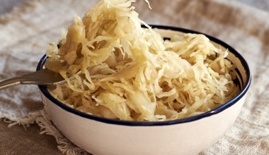 Do kapusty kiszonej wsyp dokładnie tyle soli. Będzie idealna w smaku