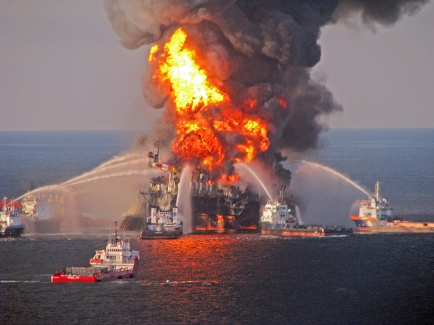 Do katastrofy doszło w 2010 roku /US Coast Guard  /PAP/EPA